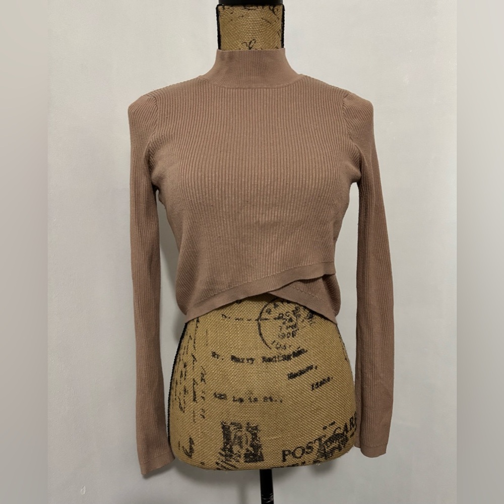Kendall & Kylie Long Sleeve Crop Top Size S.